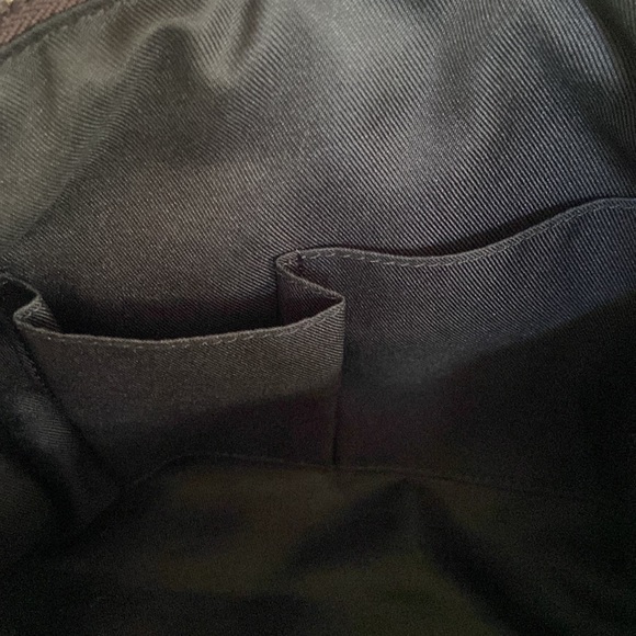 Vince Camuto leather handbag. EUC - Picture 9 of 11